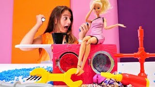 Barbie'nin çamaşır makinesi bozuluyor. Tamirci oyunu! screenshot 5