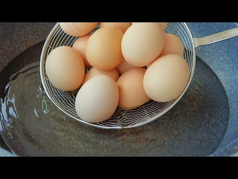 【小穎美食】雞蛋扔進滾燙的油鍋中，瞬間變美食，連吃5天都不膩，營養解饞
