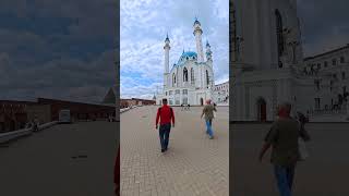 HOW TO FILM YOURSELF NEAR A LANDMARK FROM THE BACK