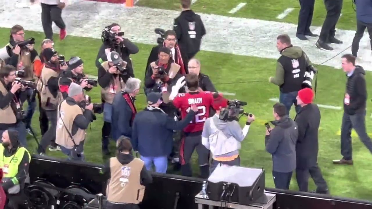 69.811 Zuschauer singen „Sweet Caroline“ & verabschieden im Anschluss den G.O.A.T. 💕🐐