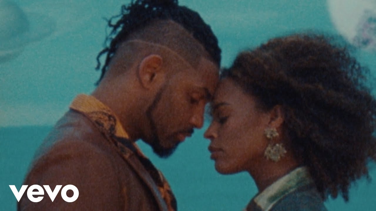 在 YouTube 上观看 BAELY - Teleport (Official Video) 在 YouTube 上观看 BAELY - Teleport (Official Video)