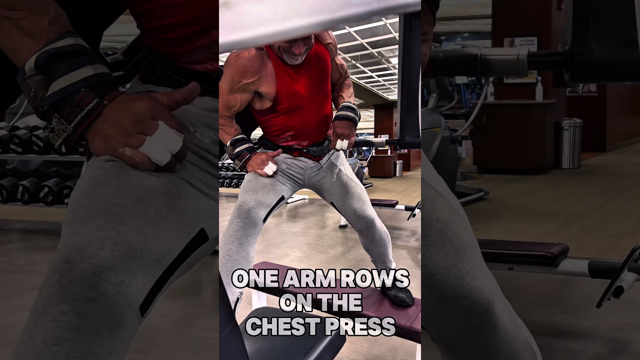 ONE ARM ROWS ON THE CHEST PRESS #BACK #workout #motivation #muscle #thinkingoutsidethebox