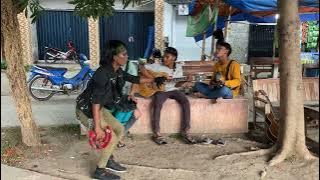 Sonia Versi Pengamen jalanan Viral