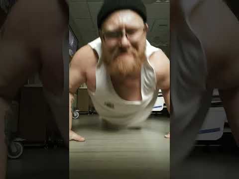 PUSHUPS DAY 95.5 that belly button suction cup sound tho lol 😆 ten more
