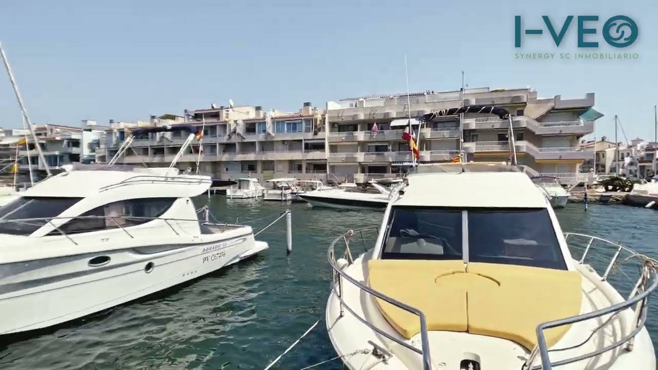 casa con grande amarre empuriabrava costa brava