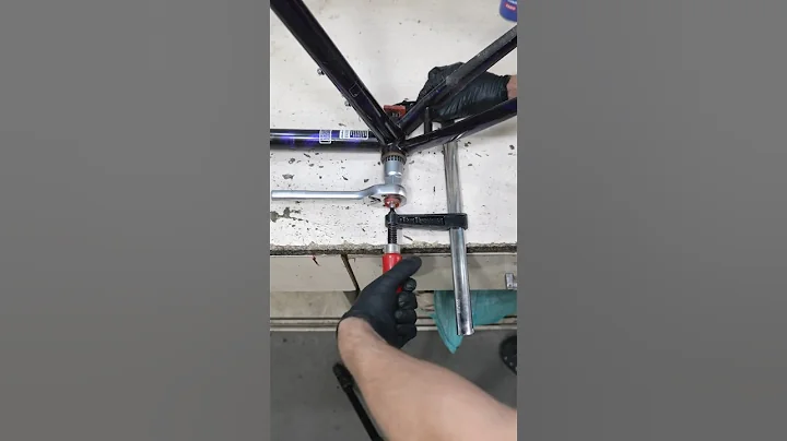 Genius Hack to Remove a Stuck Bottom Bracket