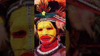 Rengarenk Yüzleriyle Huli Kabilesi. Papua Yeni Ginenin İlginç Kabilesi.