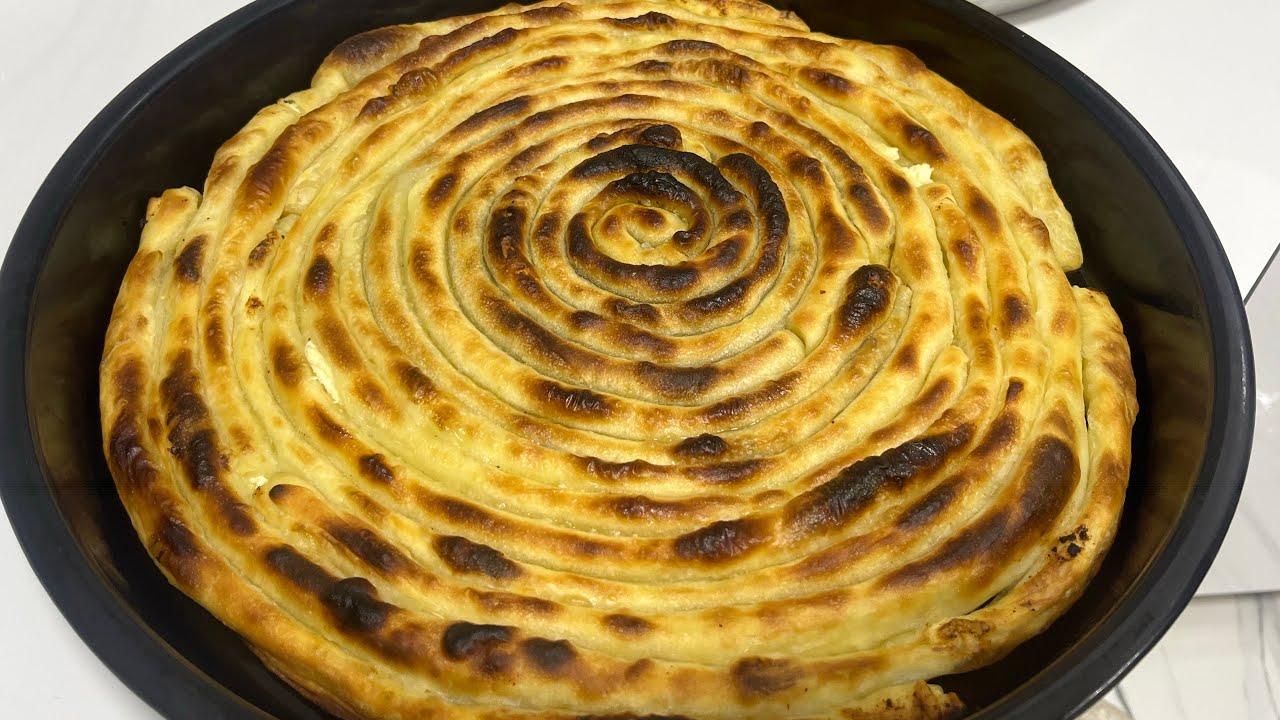 Byrek tradicional shtëpie👌 The Perfect Balkan Burek #traditionalburek 
