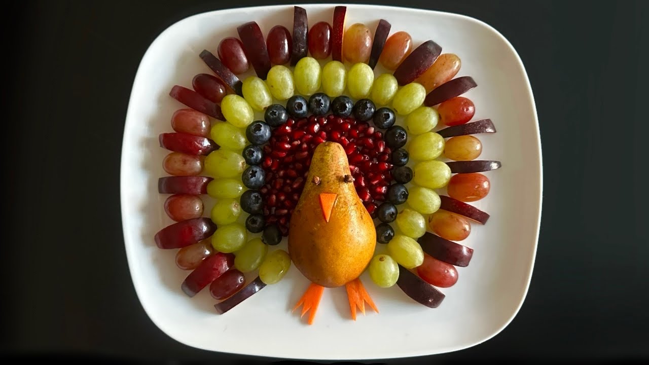 Unique peacock fruits decoration / beautiful Fruit plate decoration