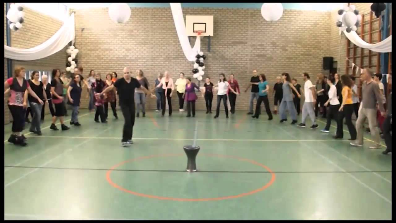 NO'ETZET MABAT - נועצת מבט - Rafi Ziv - Dance