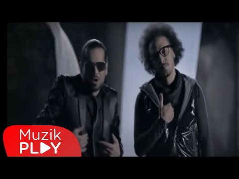 Soğuk Gibi Biraz - Mustafa Güngece & Malik Ayhan (Official Video)