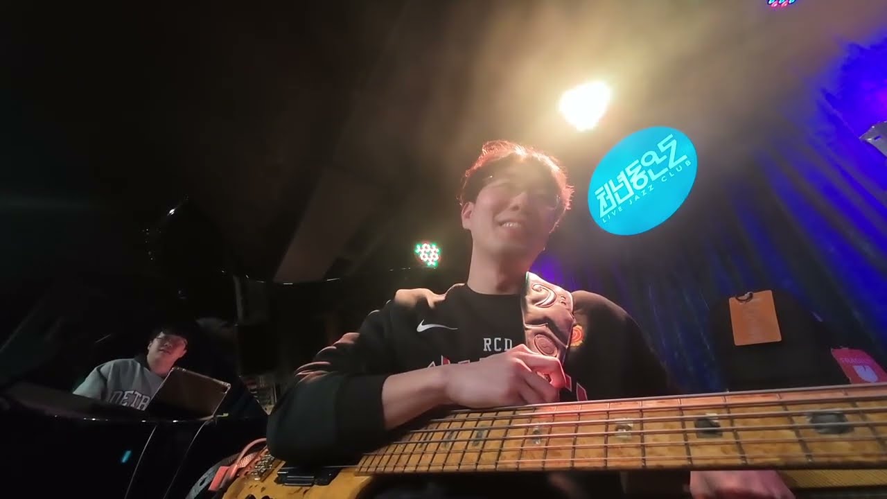 웃음밖에 안나오는 치킨의 속도 speed of chicken Bass