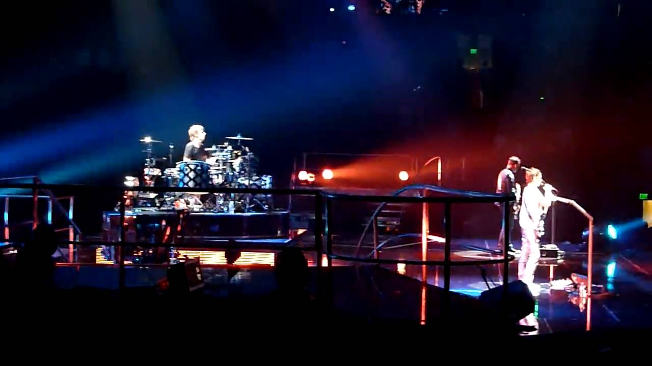Muse - Knights of Cydonia - Oracle Arena