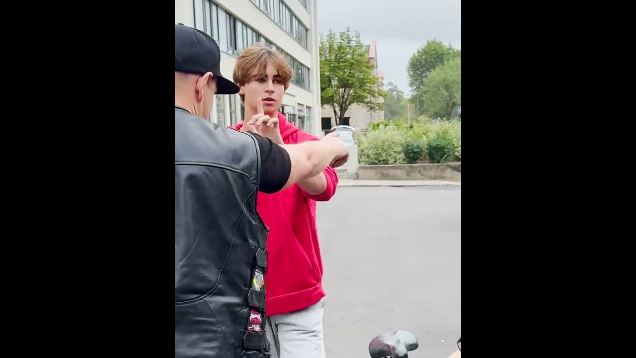 Huevos rotos en la calle desatan un acto de bondad 