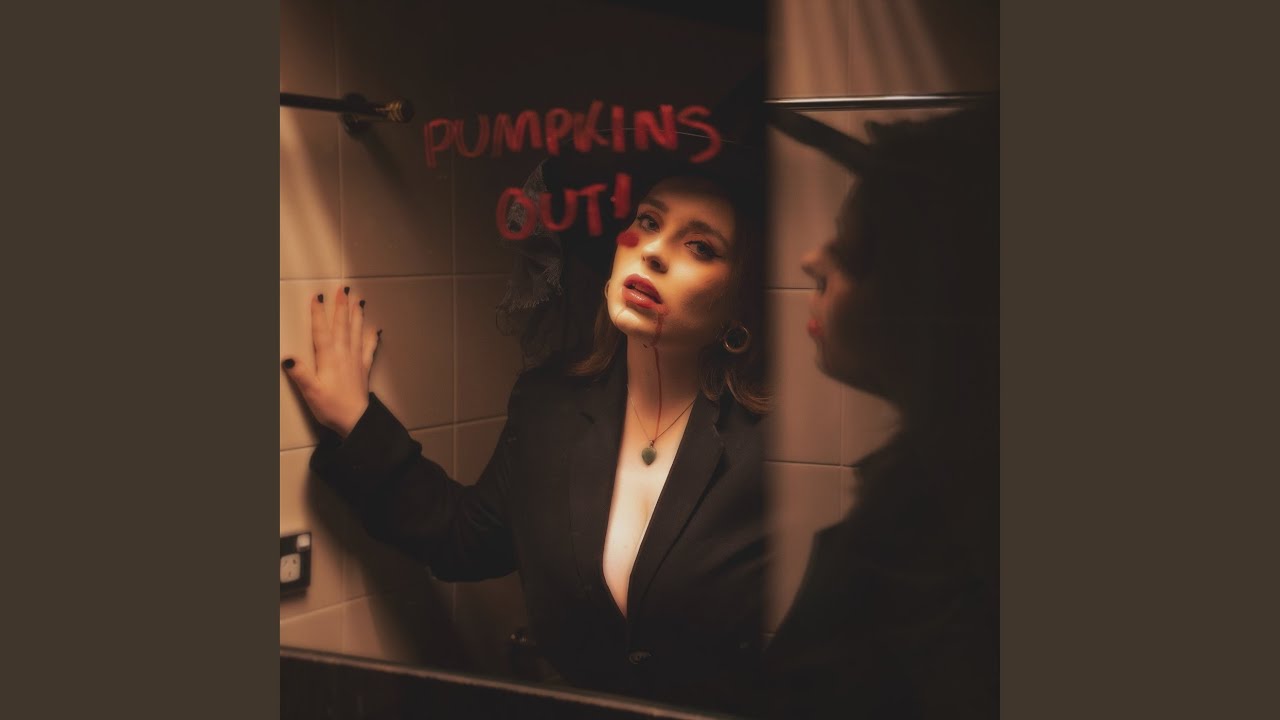 Obejrzyj Pumpkins Out w YouTube Obejrzyj Pumpkins Out w YouTube