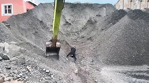 Barge unloading 4850 tons of phosphate rock - Part 1 - Excavator working on barge