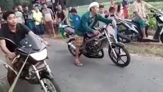 Balap racing anak muda keok lawan kakek
