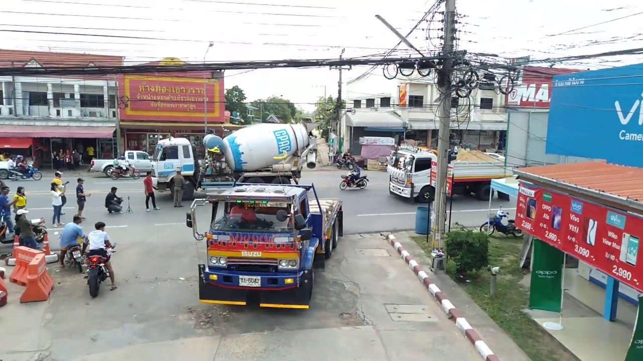 เคลื่อนขบวนไปทำบุญแล้วครับ