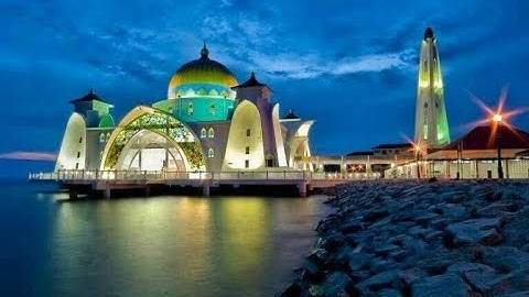 تلاوة جميله للقارئ انس براق {{شهر رمضان الذي انزل فيه القران}}
