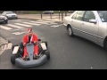 L'Acrobate - Le Père Noel fait du Karting