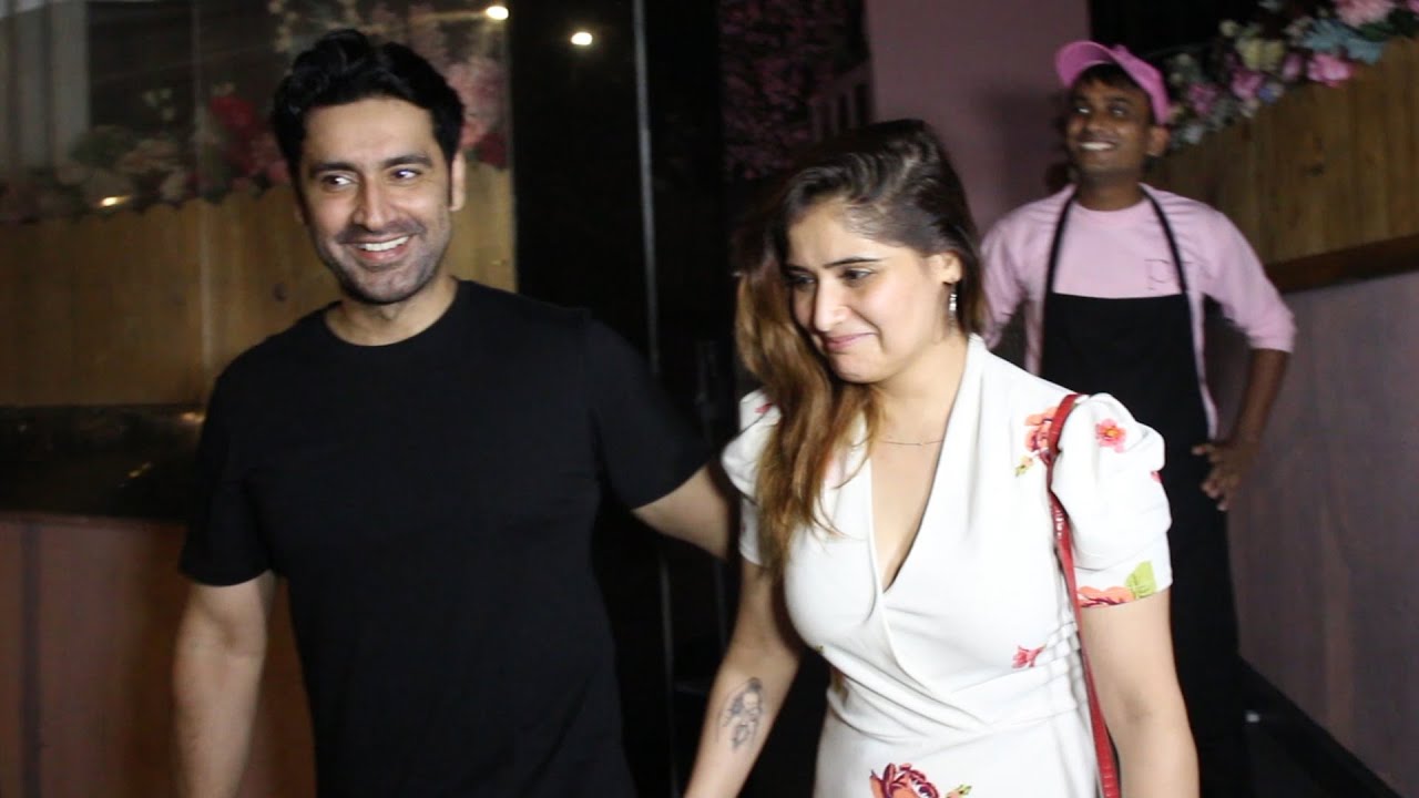 Arti Singh With Boyfriend Karan Nath Spotted At Pink Wasabi Outside Juhu -  YouTube