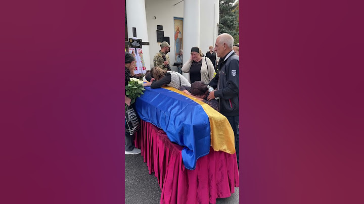 Рідні плачуть біля труни  загиблого воїна #war #війна #news