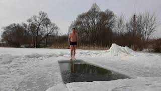 Моржевание. Закаливание .Hardening of the Walrus. Winterswimming.Согреваюсь перед прорубью.