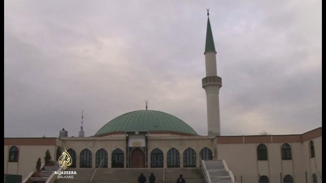 حظر سبعة مساجد في النمسا