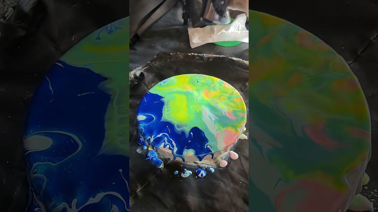 The perfect background art for your day #acrylicpour #art #lofi