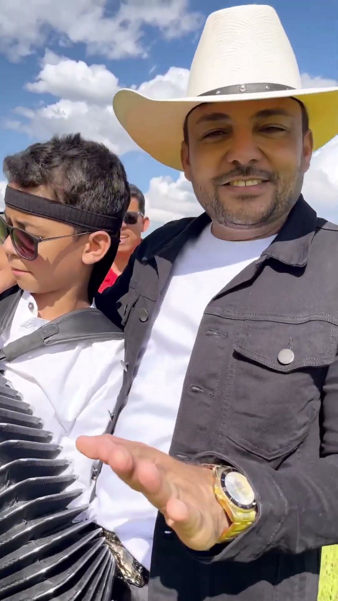 O beijo daquele cara leãozinho do forró sucesso quem gostar comenta #leaozinho #boanoiteee