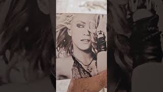 SHAKIRA, LAUNDRY SERVICE...CD UNBOXING AND REVIEW... 2001 EPIC RECORDS U. S. A