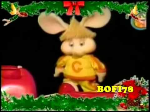 Topo Gigio canta: \"Navidad\". 