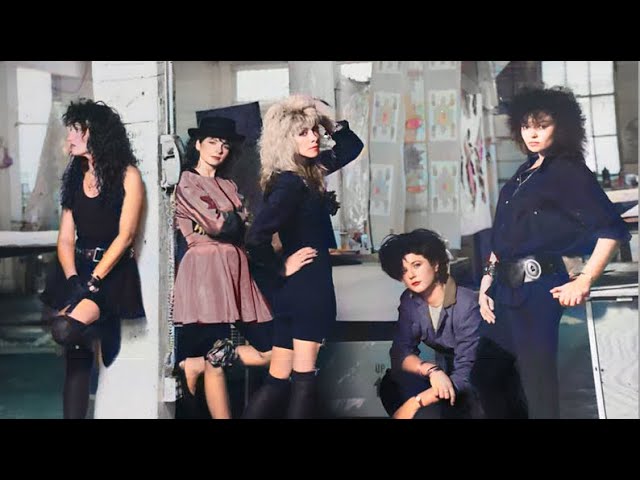 The Sheila's-Dark Red Sun adlı videoyu YouTube'da izle The Sheila's-Dark Red Sun adlı videoyu YouTube'da izle