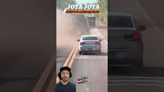 Caminhão tomba na BR-262 🚨 Trânsito totalmente bloqueado perto da Aldeia Taunay 😬