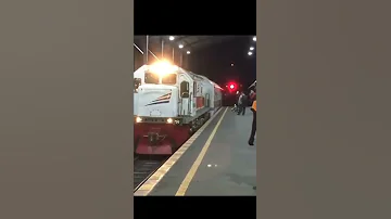 Dengan Kereta Malam Ku Pulang Sendiri