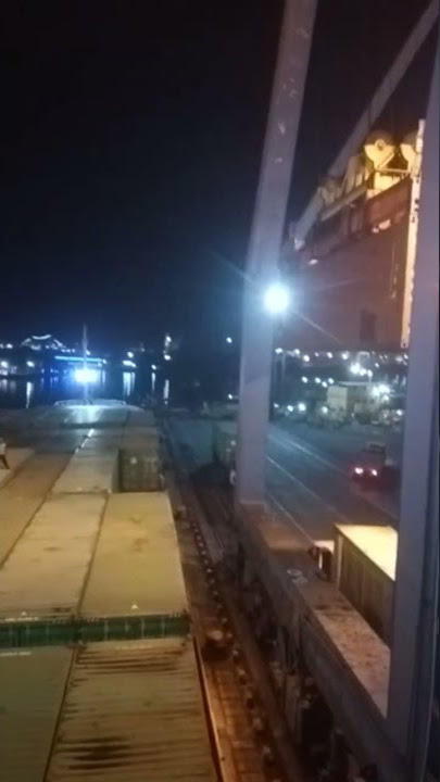 kegiatan muat di waktu malam ( Tanjung Priok Jakarta ) please like and subscribe 🙏🙏🙏🙏🙏🙏🙏🙏🙏🙏