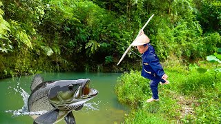 Fishing Ancient Fishing Techniques - Dwarf Family Catches Fish for Survival and Grills Fish Outdoors