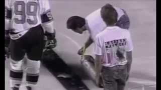 # ThrowBackThursday: Gretzky in Outdoor NHL Game from 91'(, 2015-01-01T05:51:25.000Z)