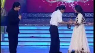 Shahrukh and Kajol at 'GIFTH 2011' - Part 1 [ON STAGE]