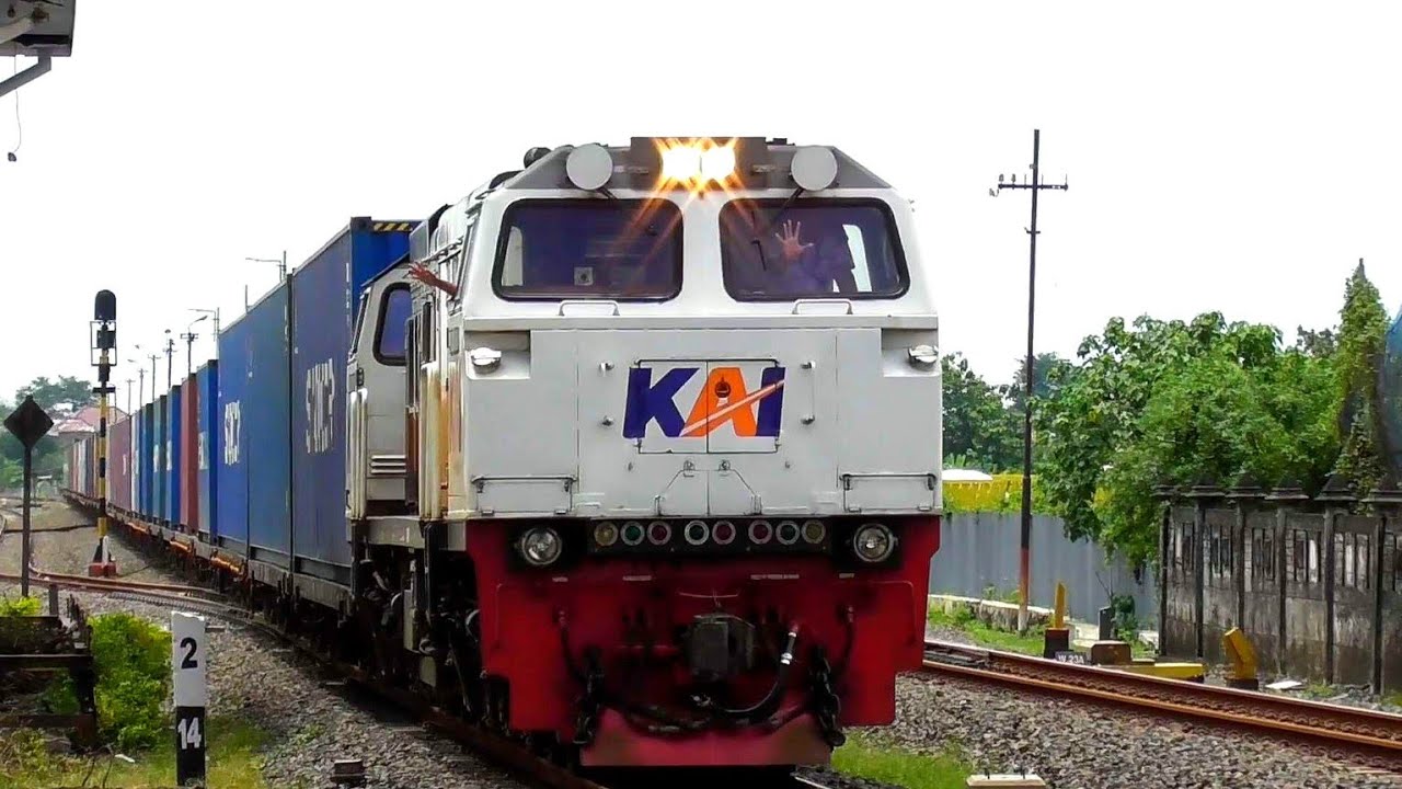 KERETA API PANJANG NGEBUT LINTAS UTARA ❗ Hunting Kereta Api Di Petak Stasiun Brumbung ❗