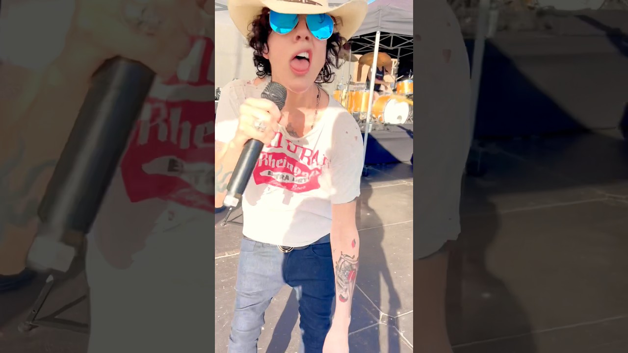 2 more days till Love Song!! 