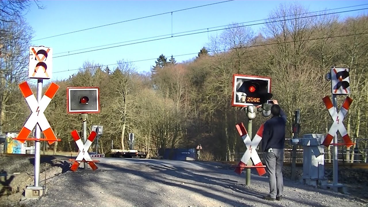 Spoorwegovergang Velbert (D) // Railroad crossing // Bahnübergang