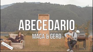 Video thumbnail of "Maca & Gero - Abecedario (Letra)"