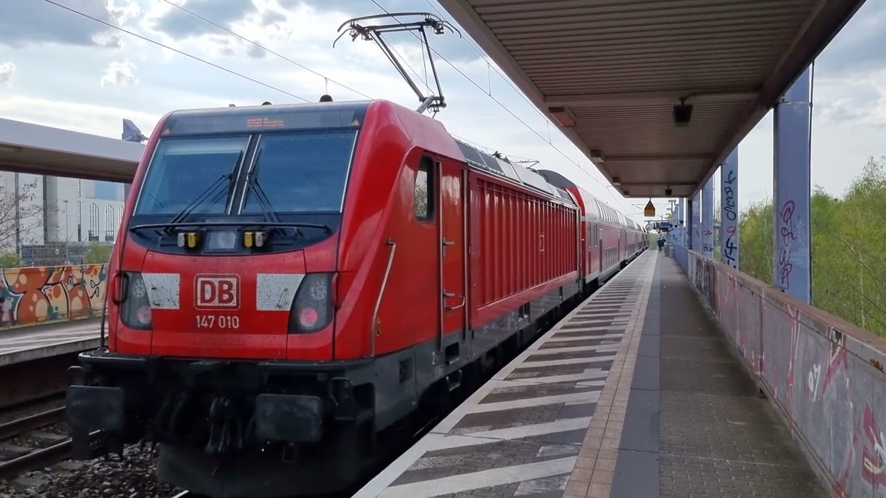 Züge im Bahnhof Seegefeld