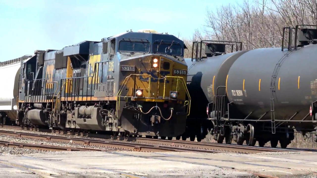 bnsf 5729 BNSF Oil Train Meets CSX Freight Train 4K UHD