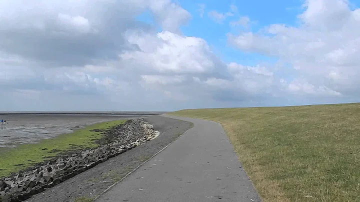 Fietsen langs het wad Terschelling (Cycling in Holland) Waddenzee