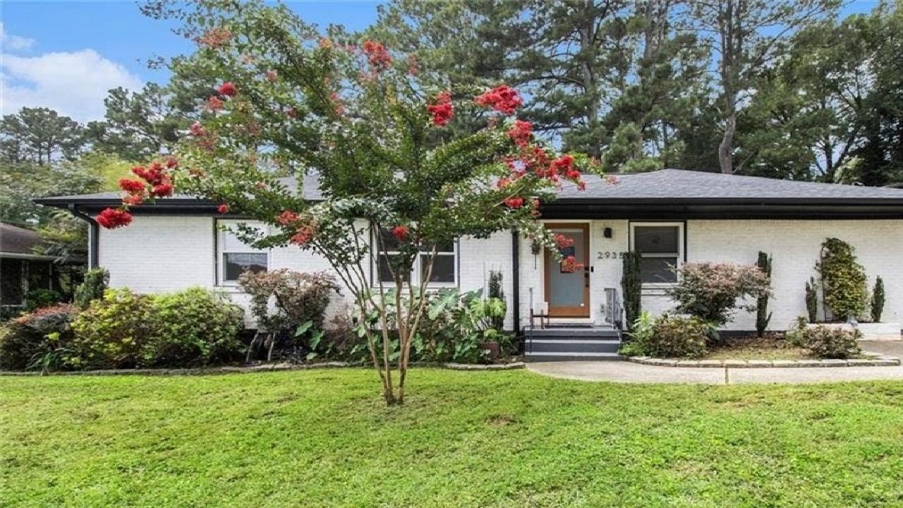 2935 Gresham Road SE, Atlanta, GA Presented by Tom Sheeran.