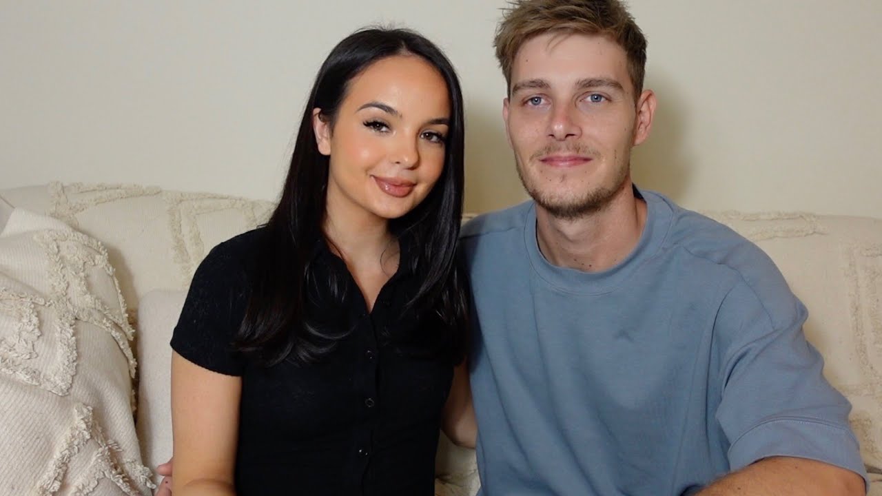 VLOG BABY DIARIES: Surprising my mum I'm pregnant, Finding out! First Scan & Q&A - Ayse and Zeliha