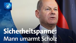 Sicherheitspanne: Mann umarmt Bundeskanzler Scholz