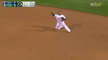 TEX@OAK: Alonso robs Odor with a diving stop